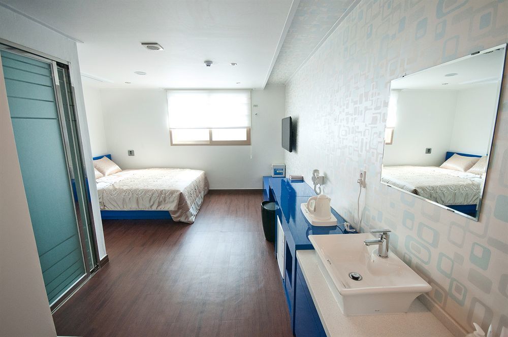 Residence Mumum Hotel Busan Bagian luar foto