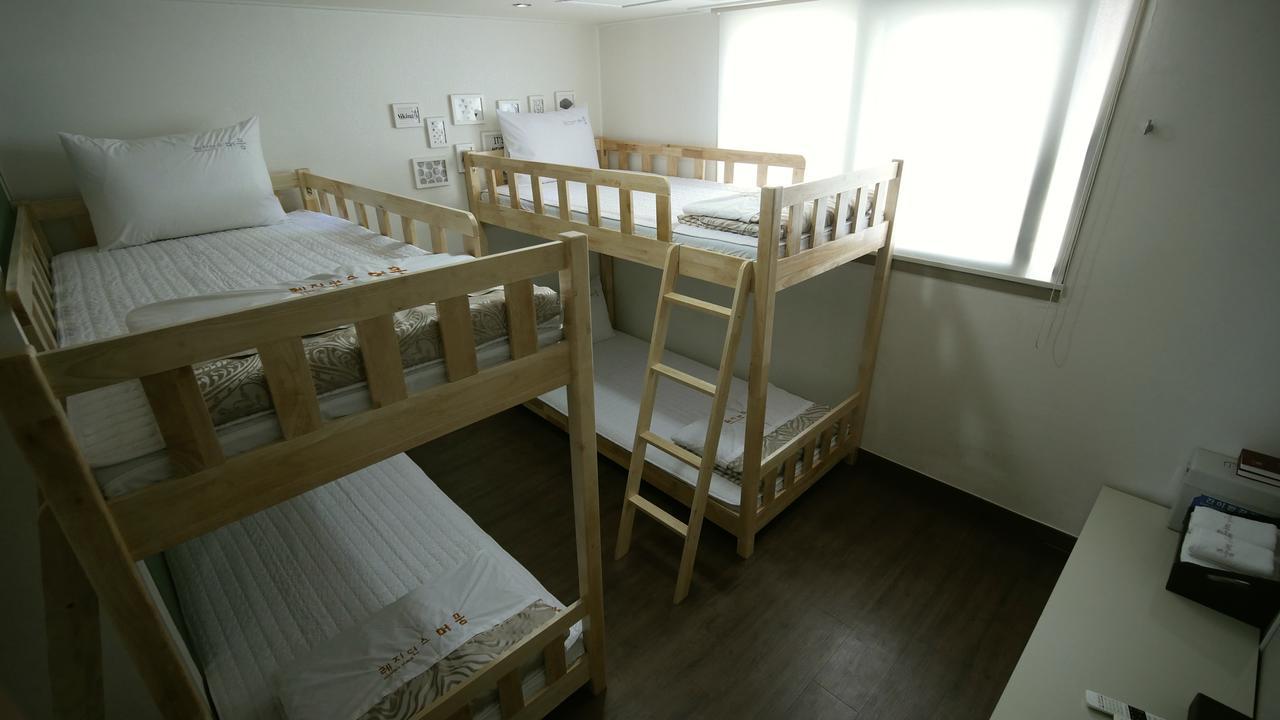 Residence Mumum Hotel Busan Bagian luar foto