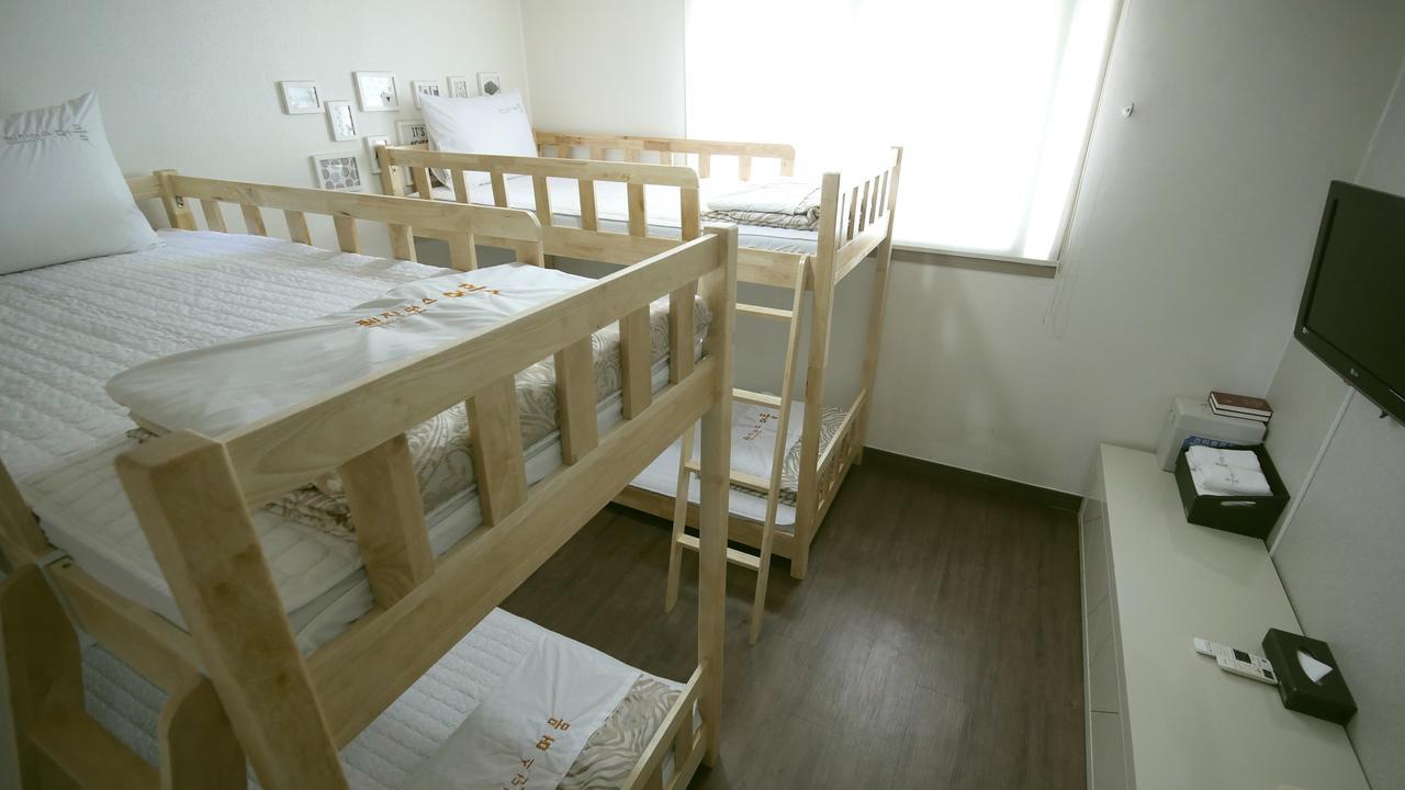 Residence Mumum Hotel Busan Bagian luar foto