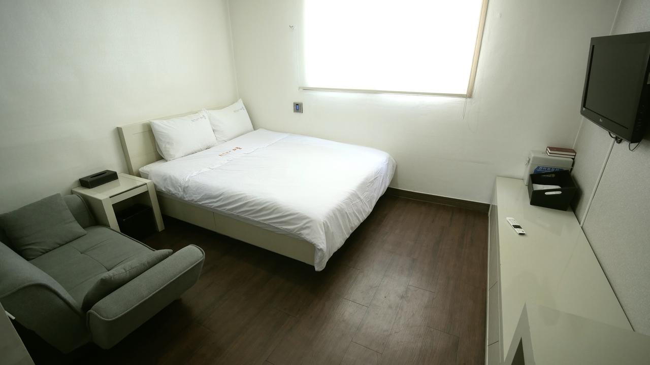 Residence Mumum Hotel Busan Bagian luar foto